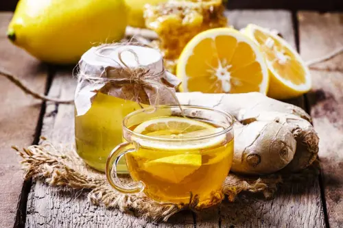 In che modo lo zenzero aiuta il mal di gola?